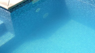 Як очистити каламутну воду в басейні